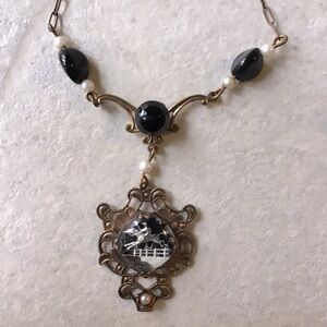 Vintage-inspired Pendant Necklace